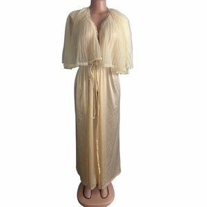 Vintage Jolie Two Elegant Cream Robe Peignoir 2 Piece Set